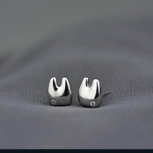 🦷🦷NEW🦷🦷ADORABLE!! 925 Sterling Silver Tooth Earrings with tiny CZ🦷🦷 - Picture 4 of 13